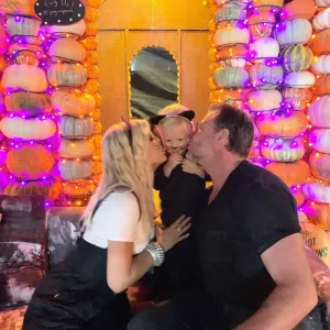 Tori Spelling and Dean McDermott Celebrity Families Visiting Pumpkin Patches