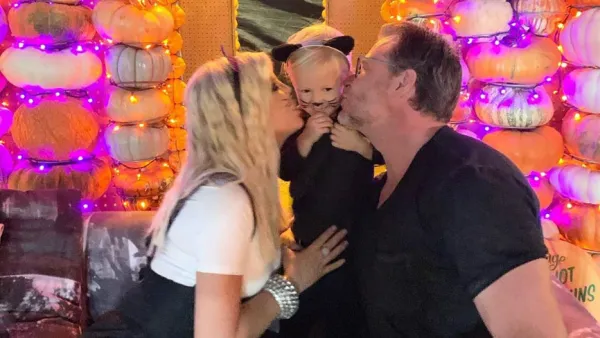 Tori Spelling and Dean McDermott Celebrity Families Visiting Pumpkin Patches