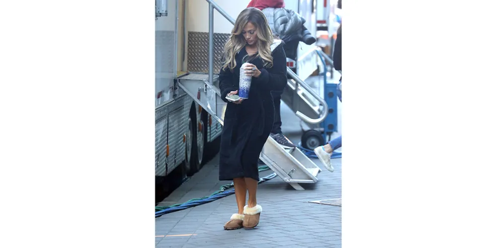 Jennifer Lopez Checking her Phone on Hustlers Set