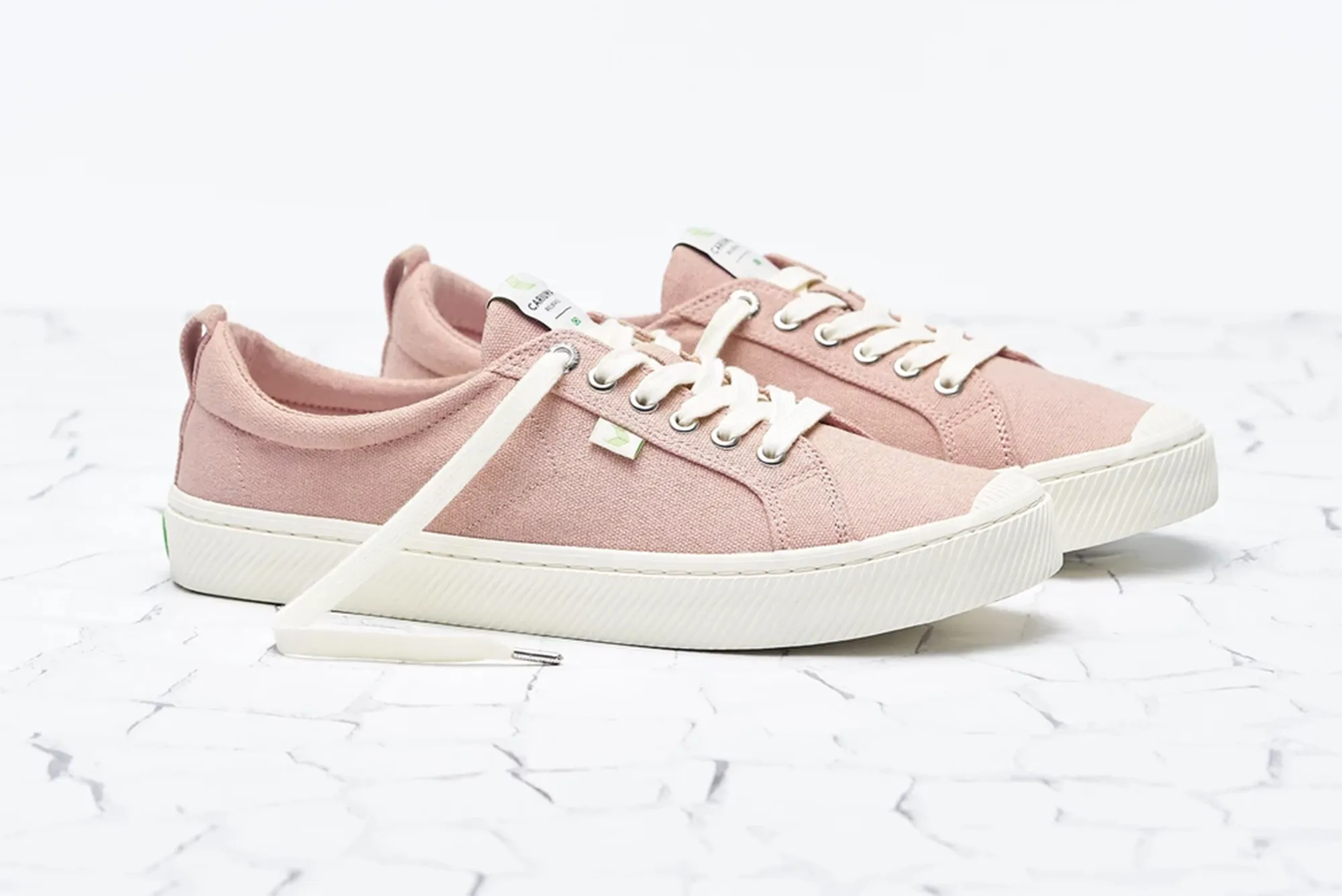cariuma sneakers rose