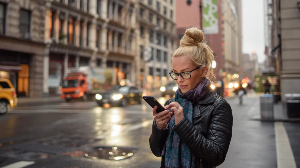 woman-using-rosetta-stone-app