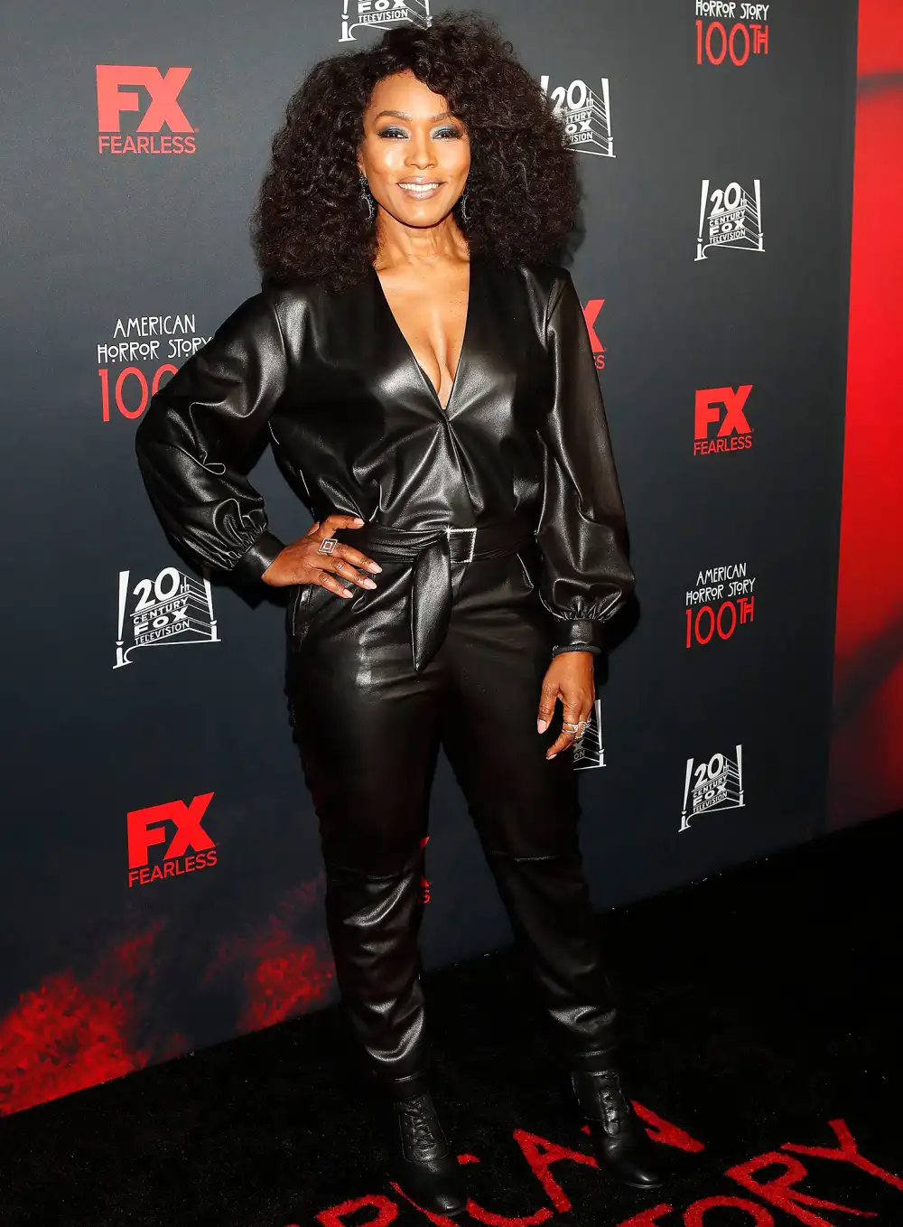 Angela-Bassett-Taught-Her-Twins-to-Make-Their-Beds-at-18-Months-Old