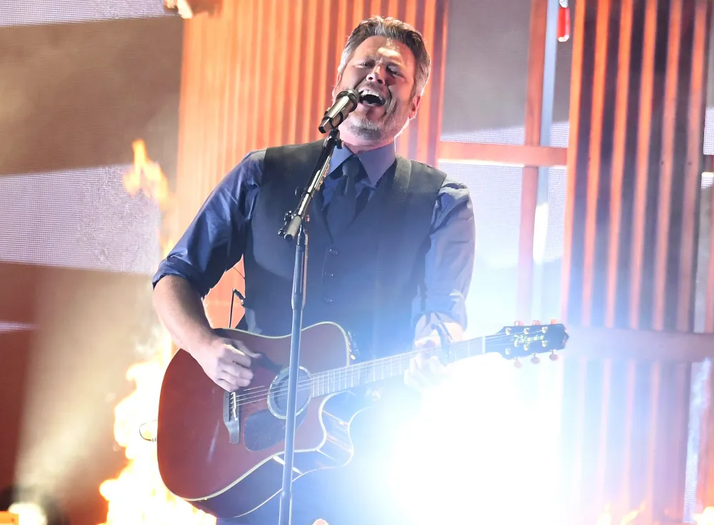 Blake Shelton performs at the CMA Awards 2019