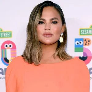 Chrissy Teigen Responds Super Mean Criticism Her Restaurant Recs