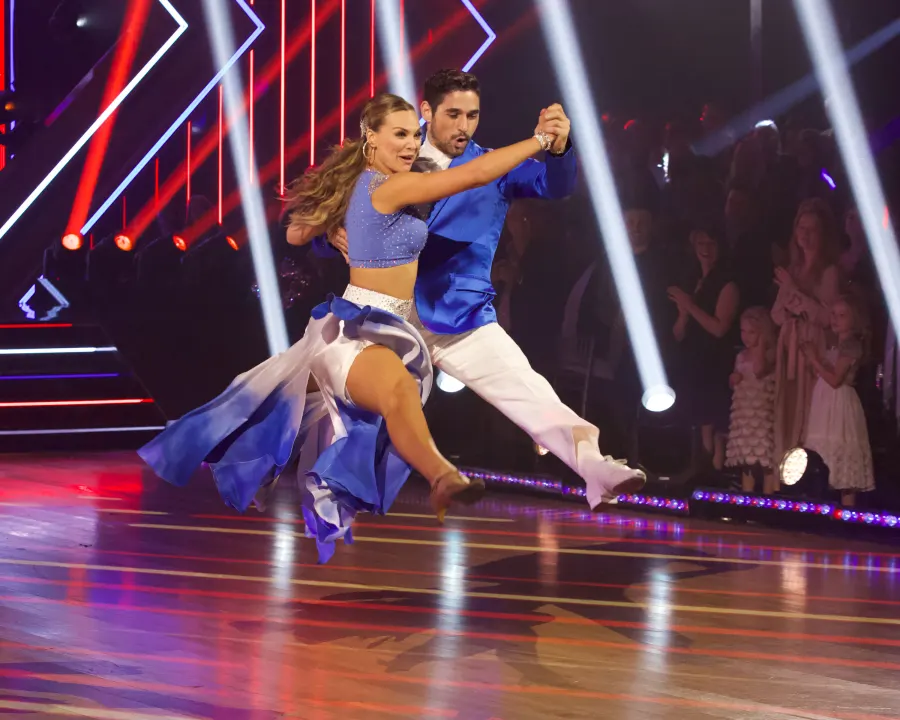 HANNAH BROWN, ALAN BERSTEN Dancing With the Stars’ Judges Hand Out 2 Perfect Scores