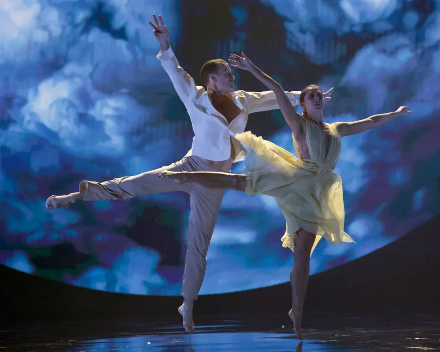 JAMES VAN DER BEEK, EMMA SLATER Dancing With the Stars’ Judges Hand Out 2 Perfect Scores