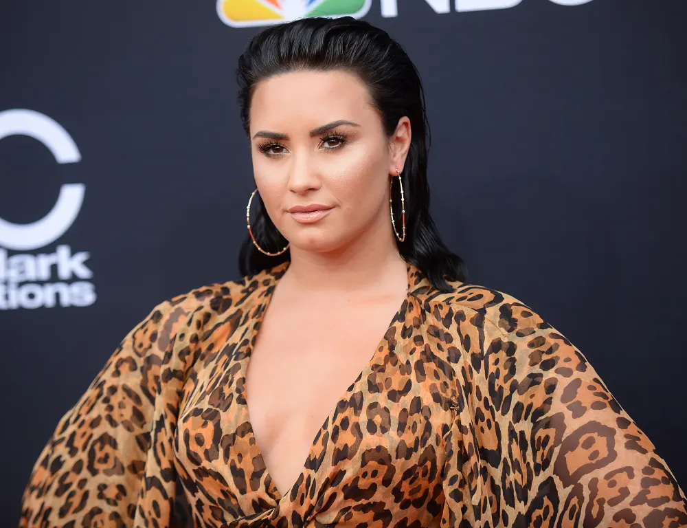 Demi Lovato Cradles Baby Bump for 'Will & Grace'