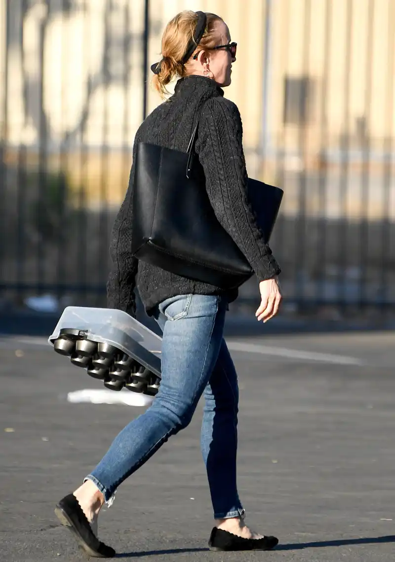 Felicity Huffman Begins Community Service