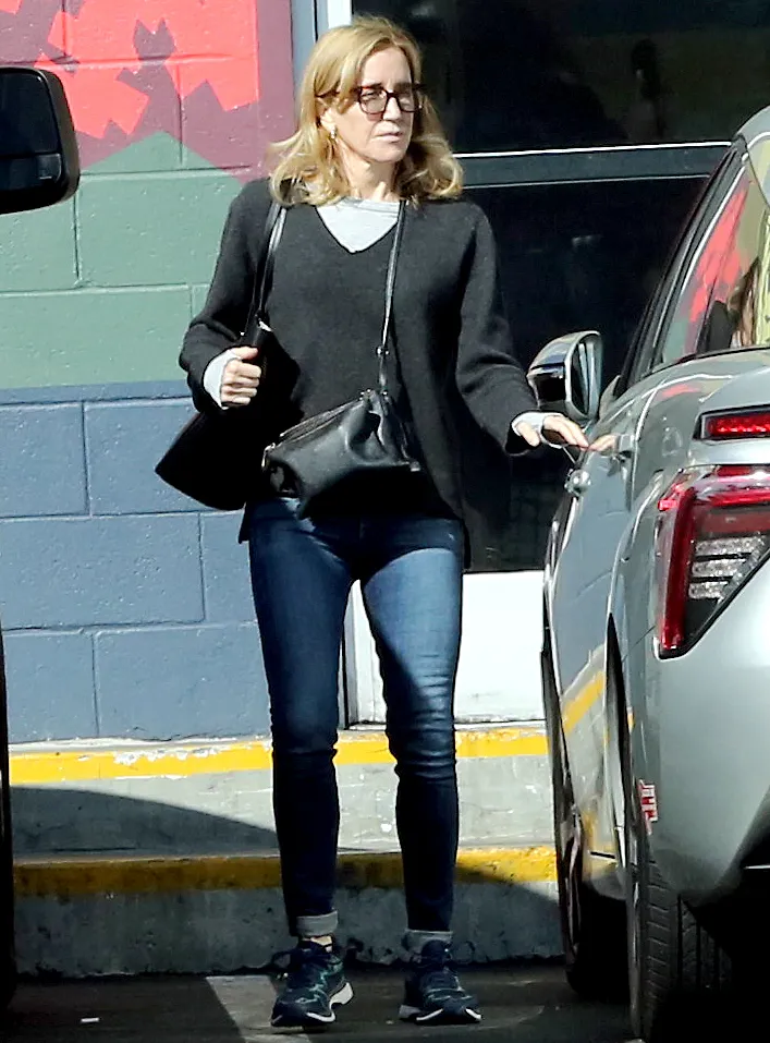 Felicity-Huffman-community-service