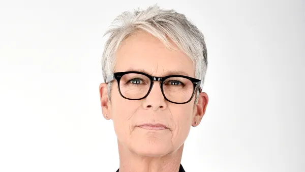 Jamie-Lee-Curtis-Details-Her-Past-Addiction-to-Vicodin-After-Celebrating-20-Years-of-Sobriety-2