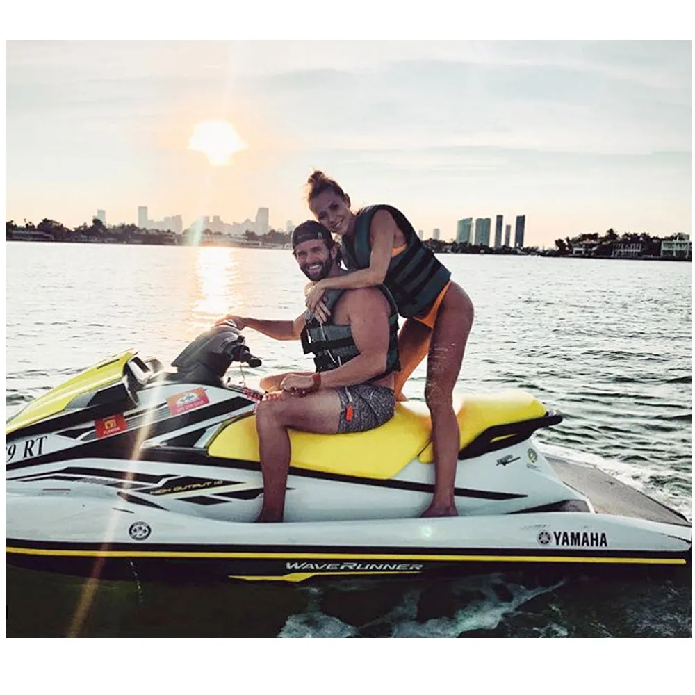 Bachelorette Jed Wyatt Cuddles Up With New GF Ellen Decker