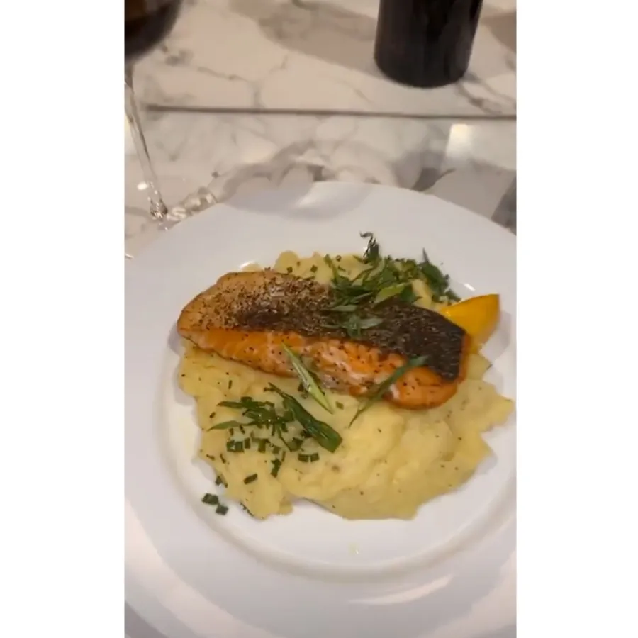 Justin Bieber and Hailey Baldwin Celebrate Her Birthday With Intimate Dinner