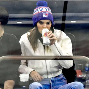 Kendall-Jenner-beer-rangers-game