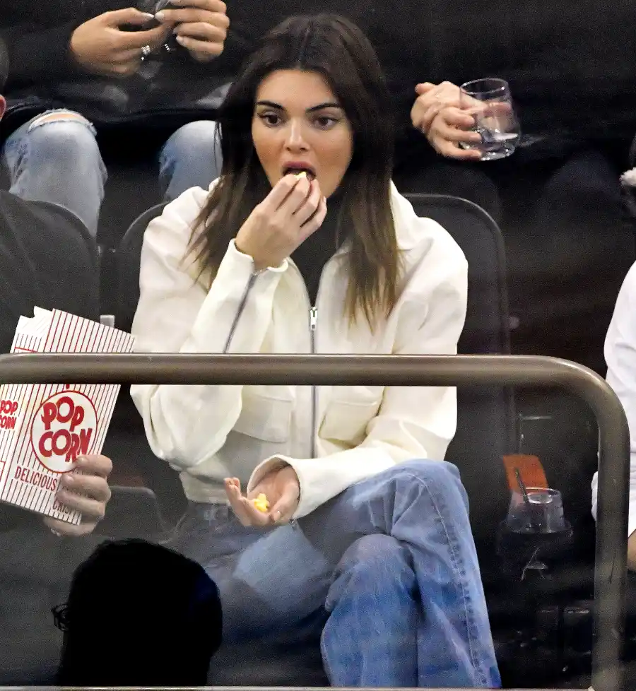Kendall-Jenner-popcorn-Rangers-game