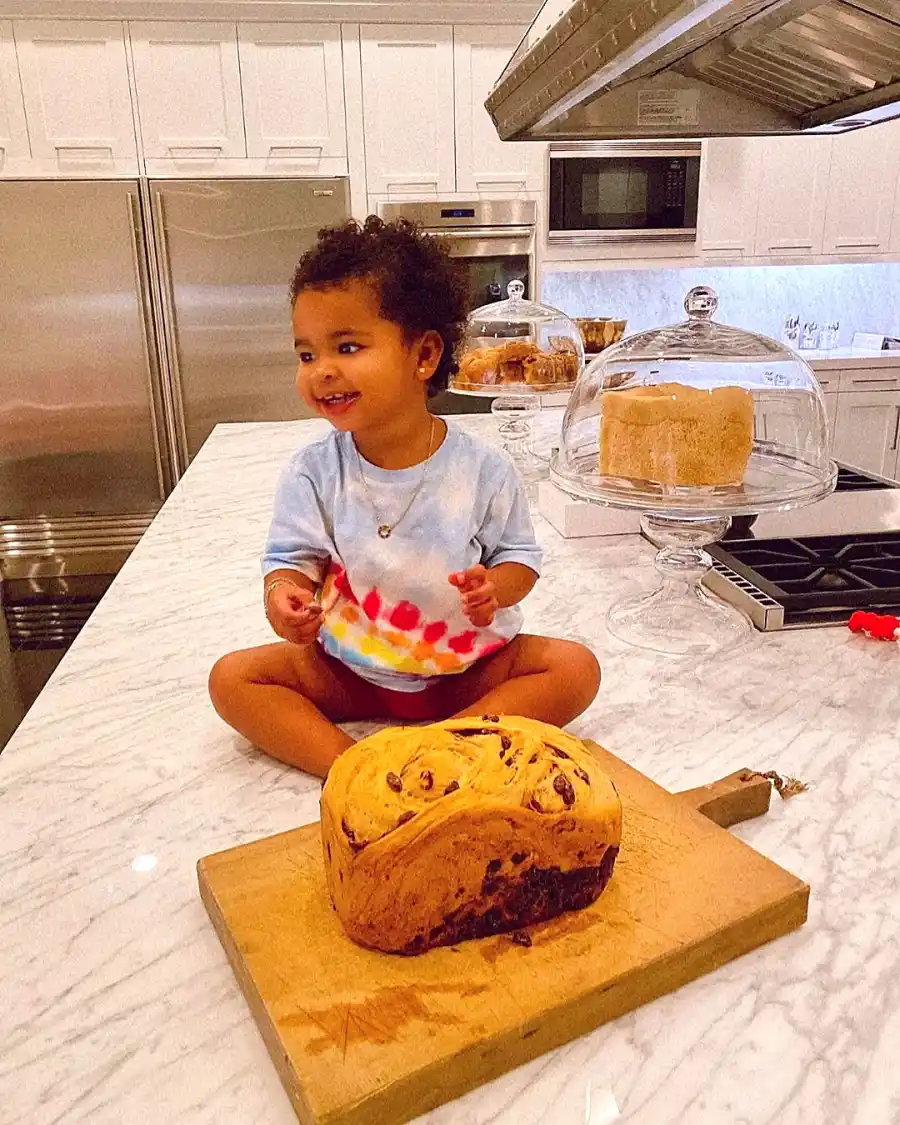 Khloe Kardashian Bakes With True Thompson