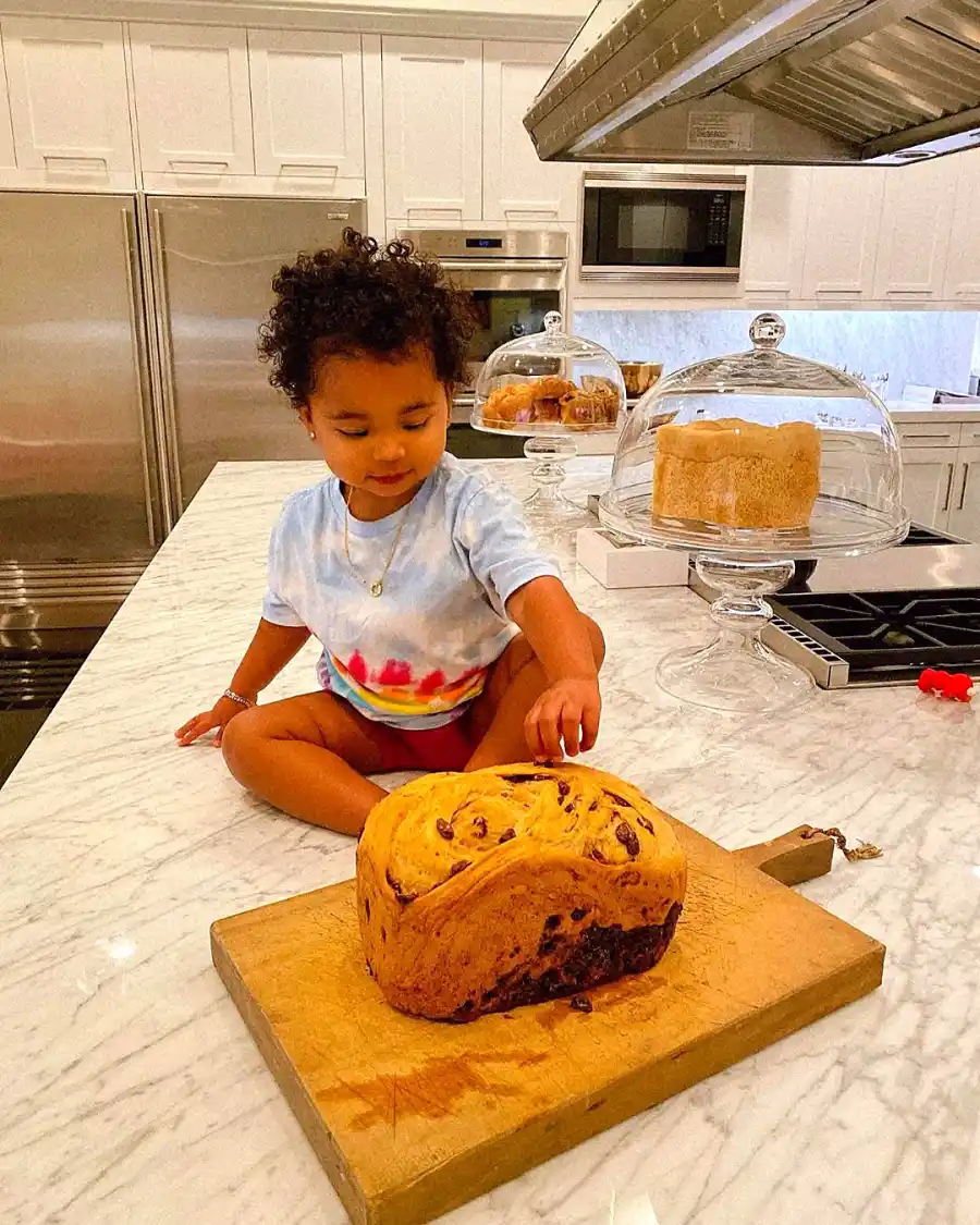 Khloe Kardashian Bakes With True Thompson
