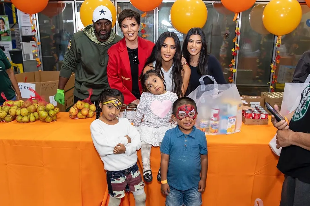Kim-and-Kourtney-Kardashian,-Kris-Jenner-Volunteer-at-Food-Bank