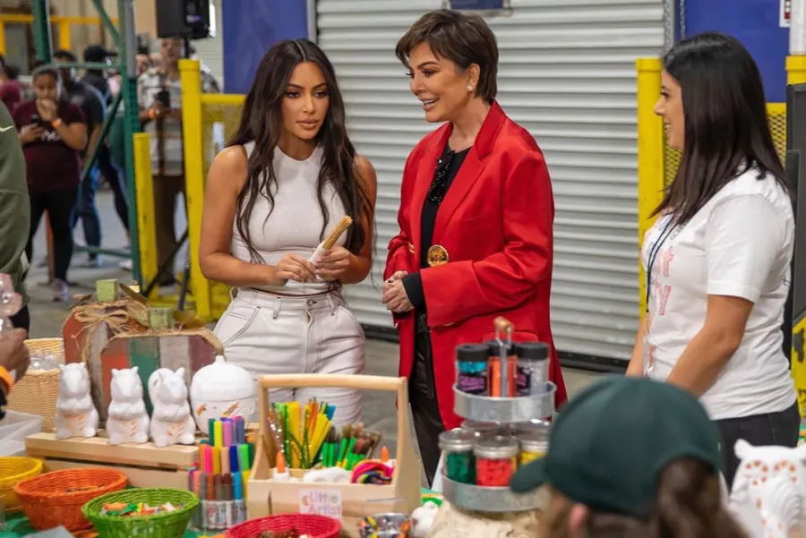 Kim-and-Kourtney-Kardashian,-Kris-Jenner-Volunteer-at-Food-Bank