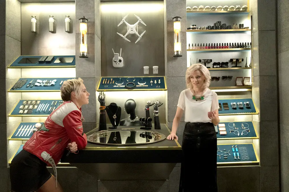 Kristen Stewart and Elizabeth Banks in Charlie's Angels.