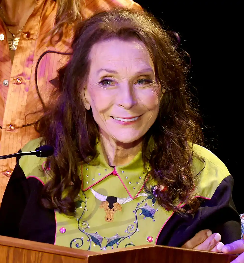 Loretta-Lynn-CMA-awards-2019