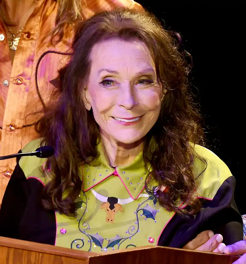 Loretta-Lynn-CMA-awards-2019