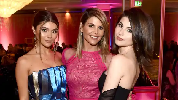 Lori-Loughlin-Knows-a-Trial-Would-Make-Things-Worse-for-Daughters-Bella-and-Olivia-Jade