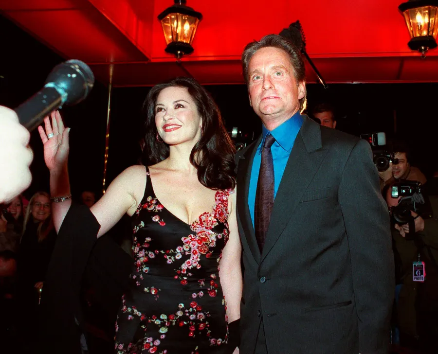 Michael-Douglas-and-Catherine-Zeta-Jones 5-November-2000-wedding