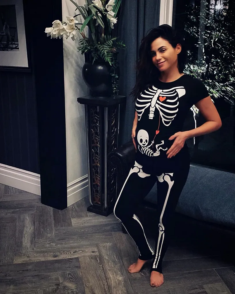 Pregnant-Jenna-Dewan-Dresses-Up-Her-Baby-Bump-in-2-Cute-Halloween-Costumes-5