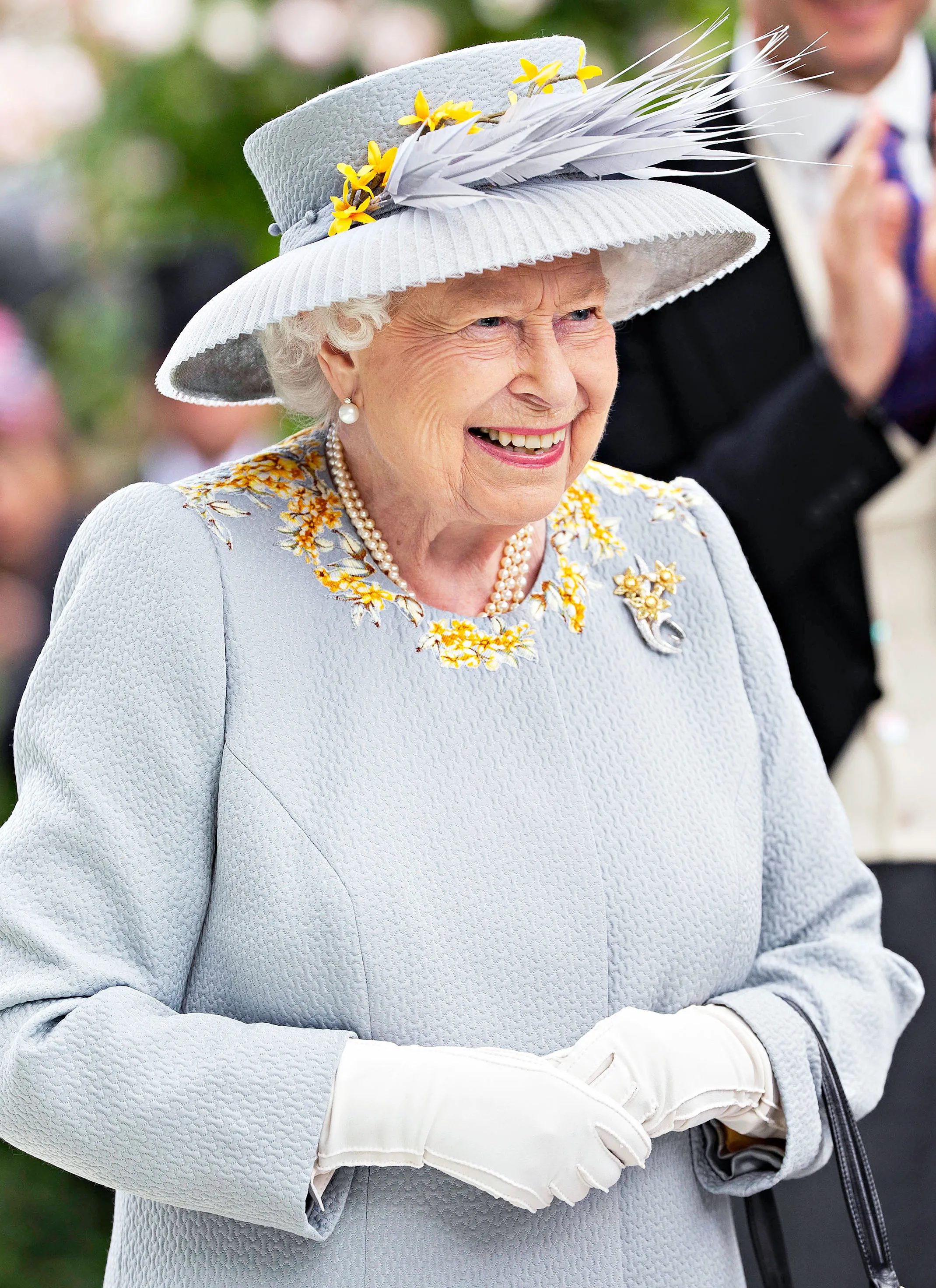 Queen Elizabeth, Just Like Us: Does Her Own Makeup