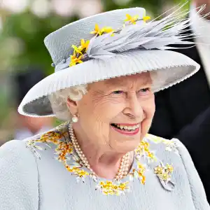 Queen Elizabeth, Just Like Us: Does Her Own Makeup