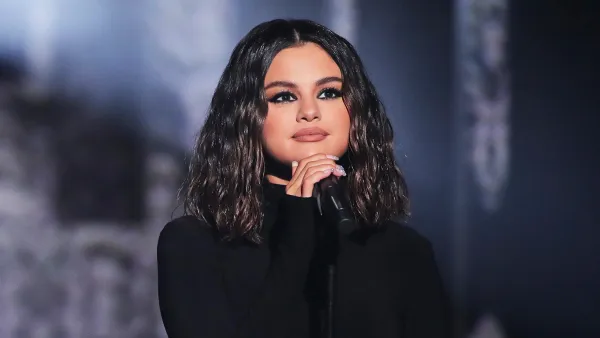 Selena Gomez Gives First Live Performance in Two Years at AMAs 2019