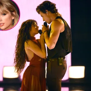 Shawn Mendes Camila Cabello Sizzle Onstage With Senorita AMAs 2019