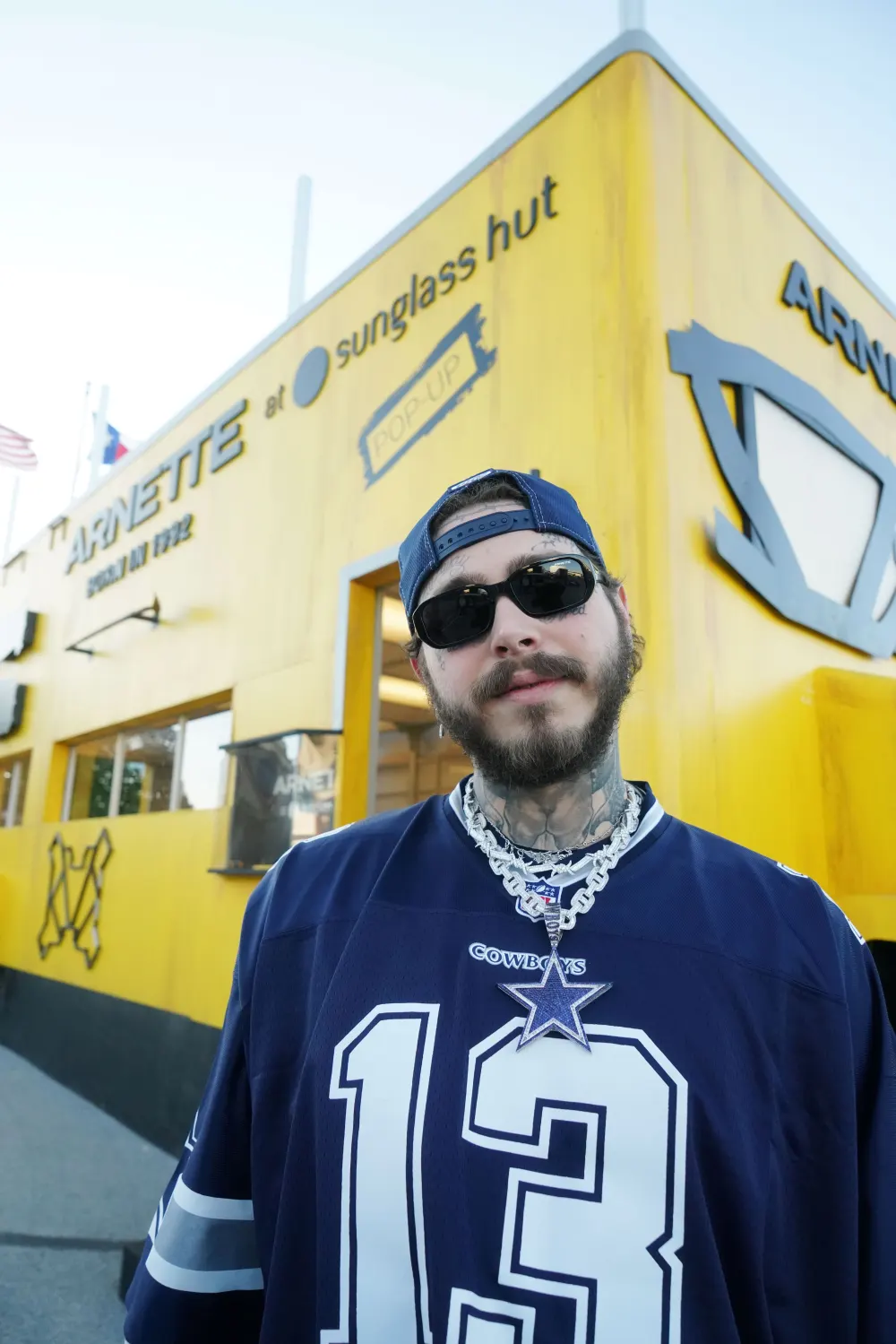 Sienna Miller Wore a Gorgeous Gucci Necklace to the LACMA Art and Film Gala