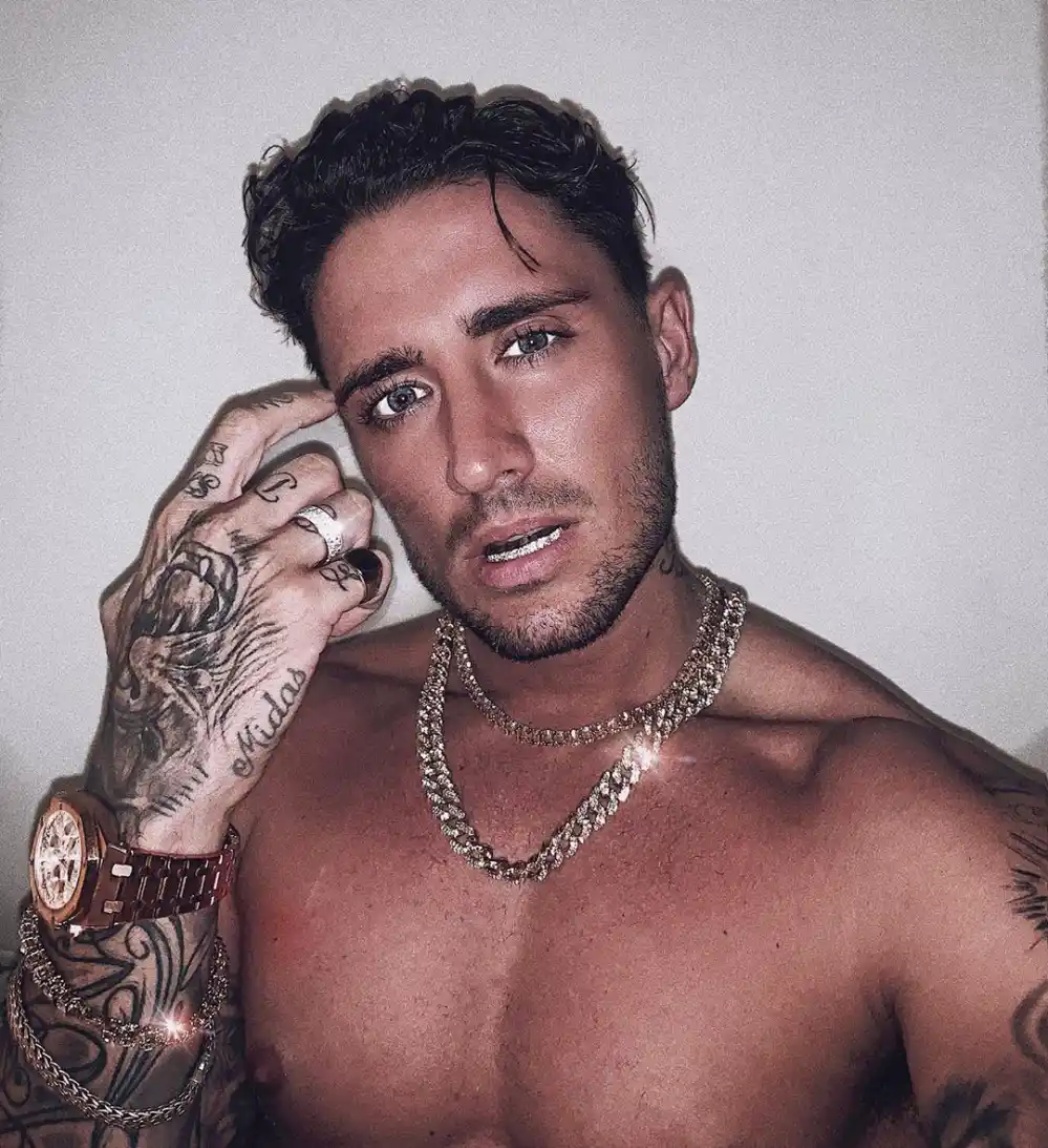 Stephen Bear Instagram Ring