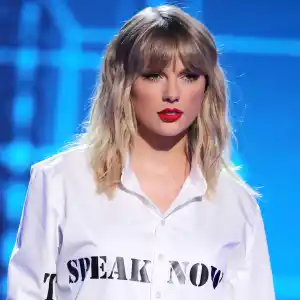 Taylor Swift Performs Epic Medley Her Biggest Hits 2019 AMAs