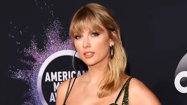 Taylor Swift Shimmers in Julien McDonald AMAs 2019