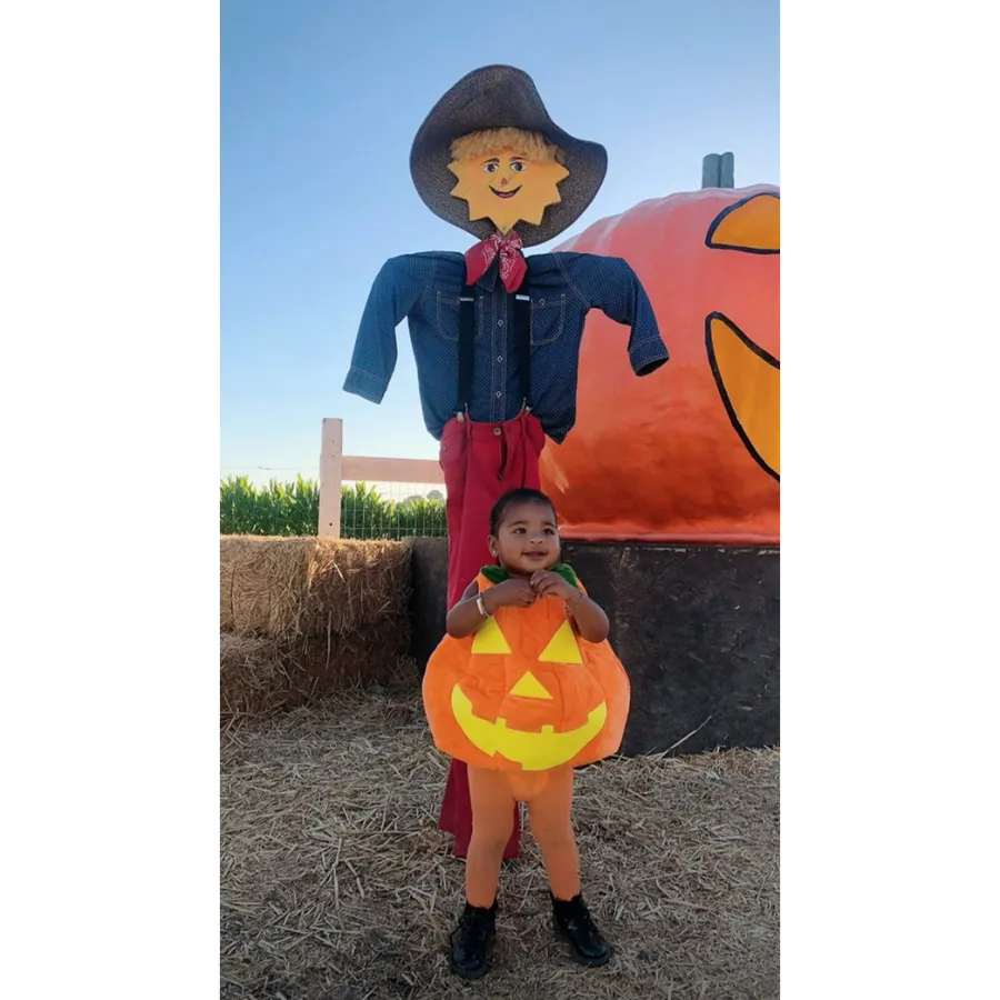 True-Thompson-pumpkin-Halloween-costume