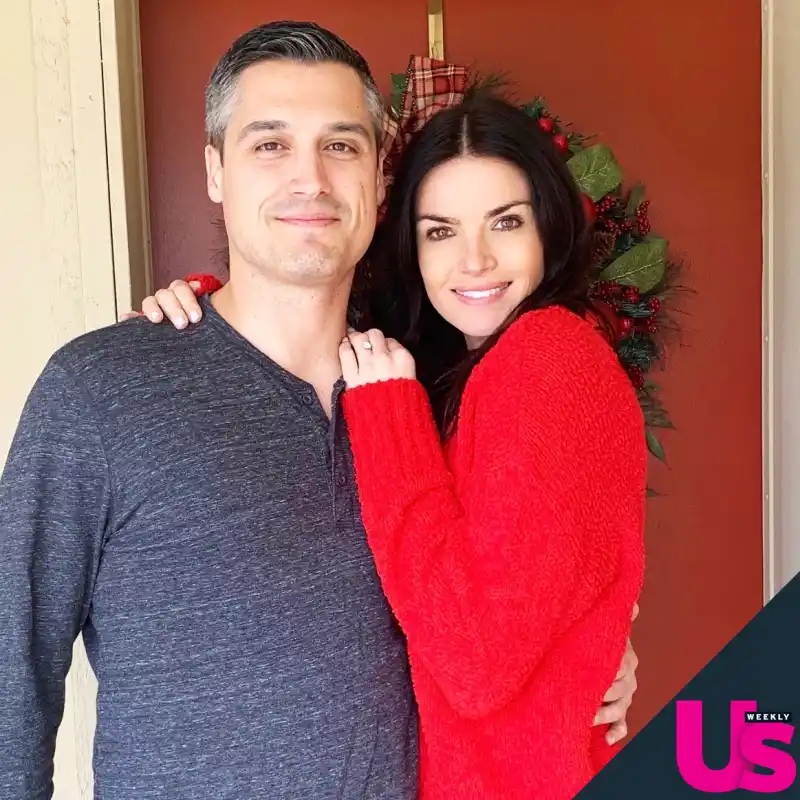 Bachelor Alum Courtney Robertson Is Engaged to Humberto Preciado and Pregnant