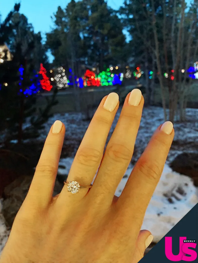 Bachelor Alum Courtney Robertson Is Engaged to Humberto Preciado and Pregnant