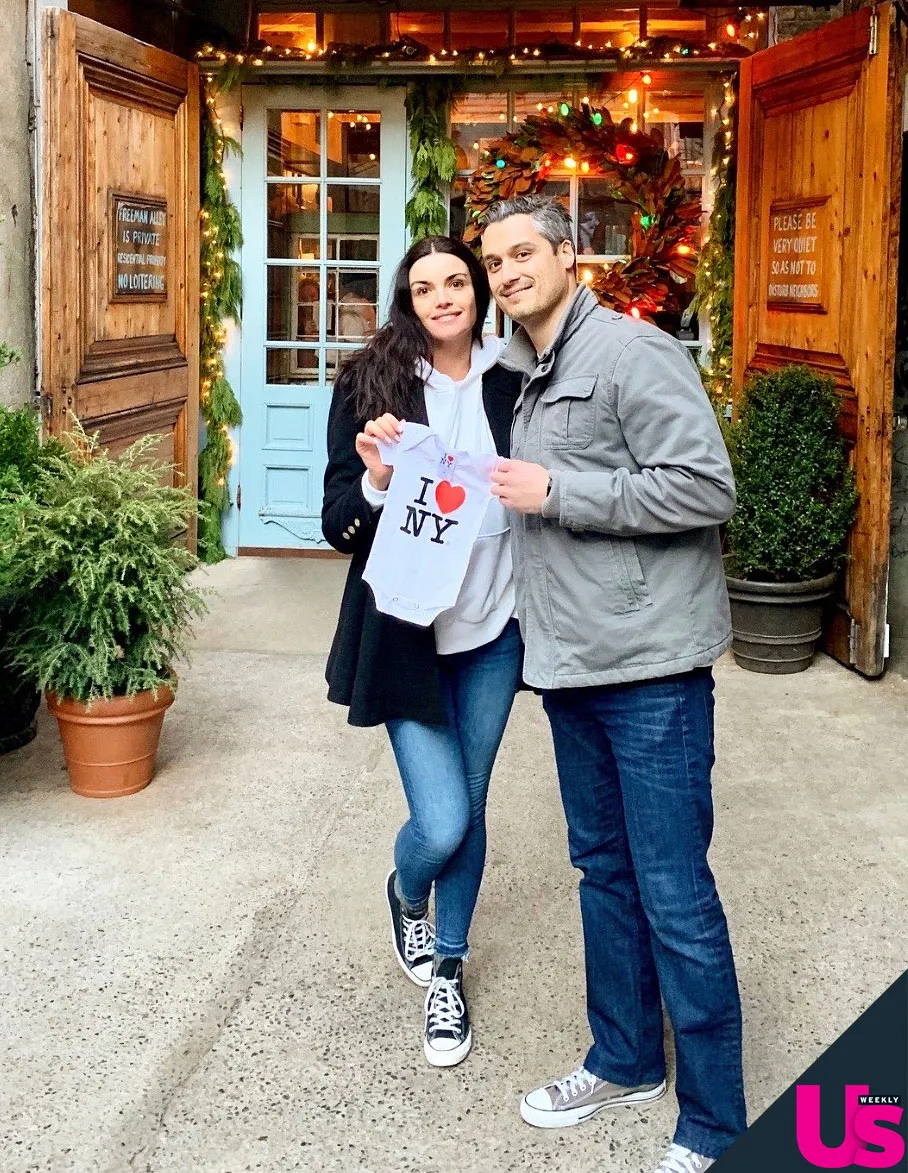 Bachelor Alum Courtney Robertson Is Engaged to Humberto Preciado and Pregnant