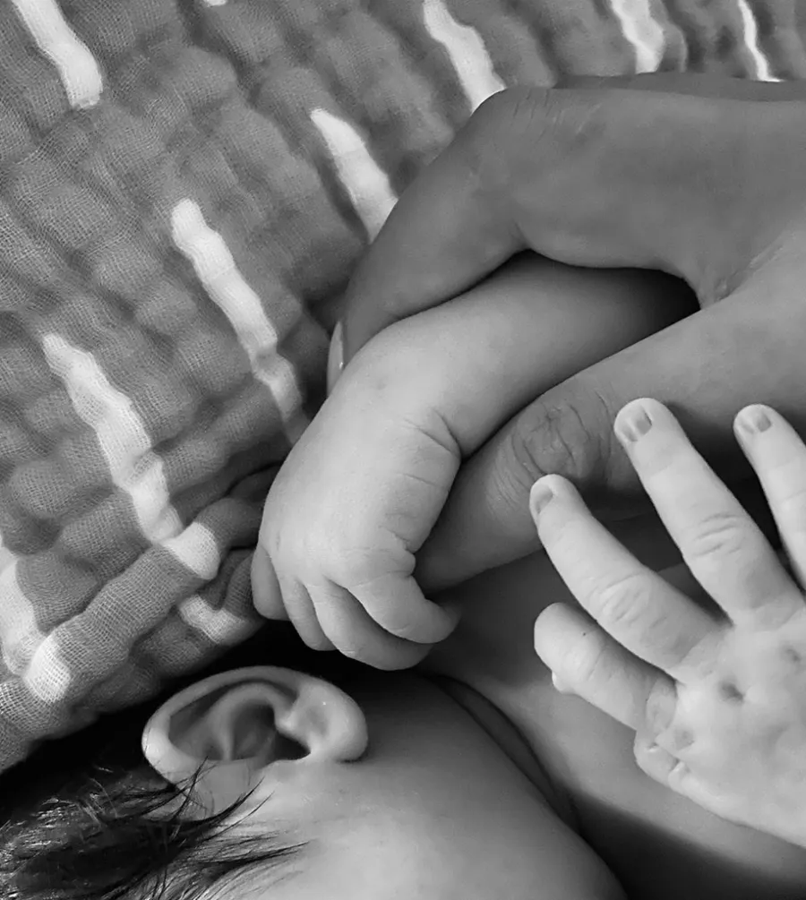 Cassie-and-Alex-Fine-Share-1st-Photos-of-Newborn-Daughter-Frankie