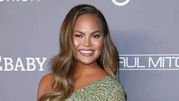 Chrissy Teigen Explains How Celebrities Avoid Public Terminals and Long Lines at Airports