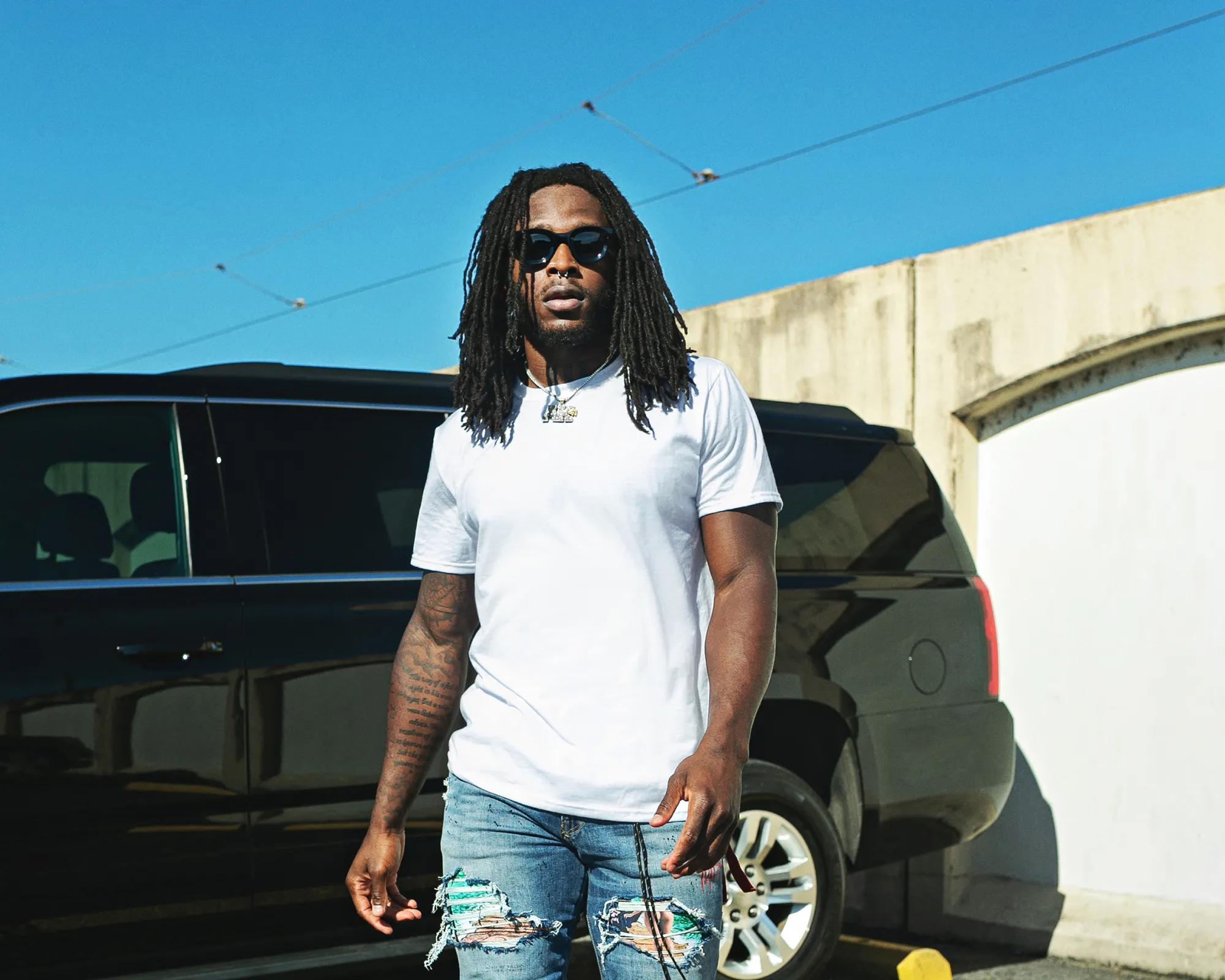 Fruit of the Loom Is Giving Away 1,000 Tees Thanks to NFL Star Alvin Kamara