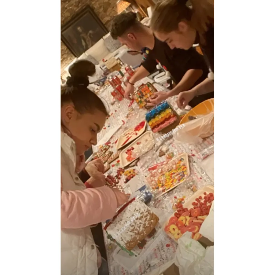 Gigi, Bella and Yolanda Hadid Make Gingerbread Houses Together on Christmas