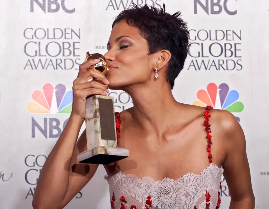 Halle Berry 57th Golden Globe Awards 2000