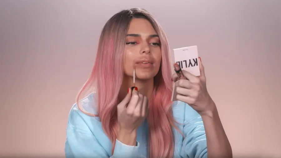 Kardashians Dressing Up As Each Other - Kendall as Kylie