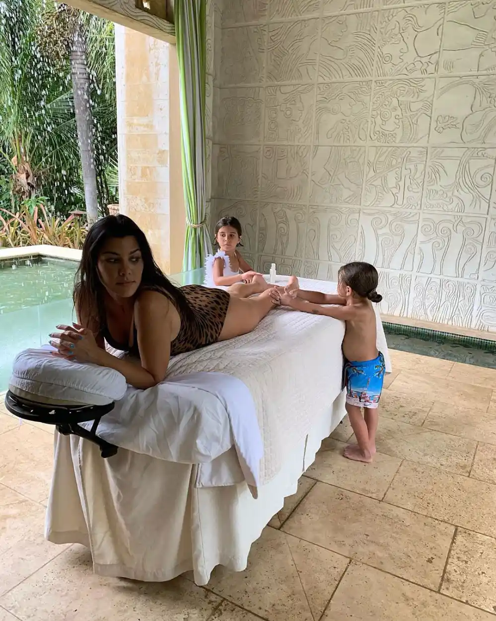Kourtney Kardashian&rsquo;s Daughter Penelope and Son Reign Rub Her Feet
