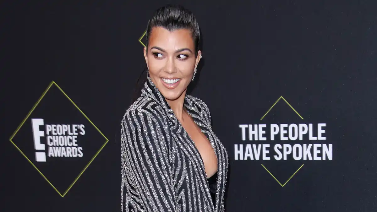 Kourtney Kardashian 45th Annual People's Choice Awards Wearing Naeem Khan