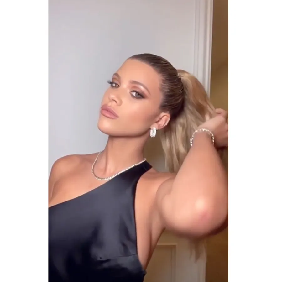 Kourtney Kardashian Hosts This Year’s Kardashian Family Christmas Party