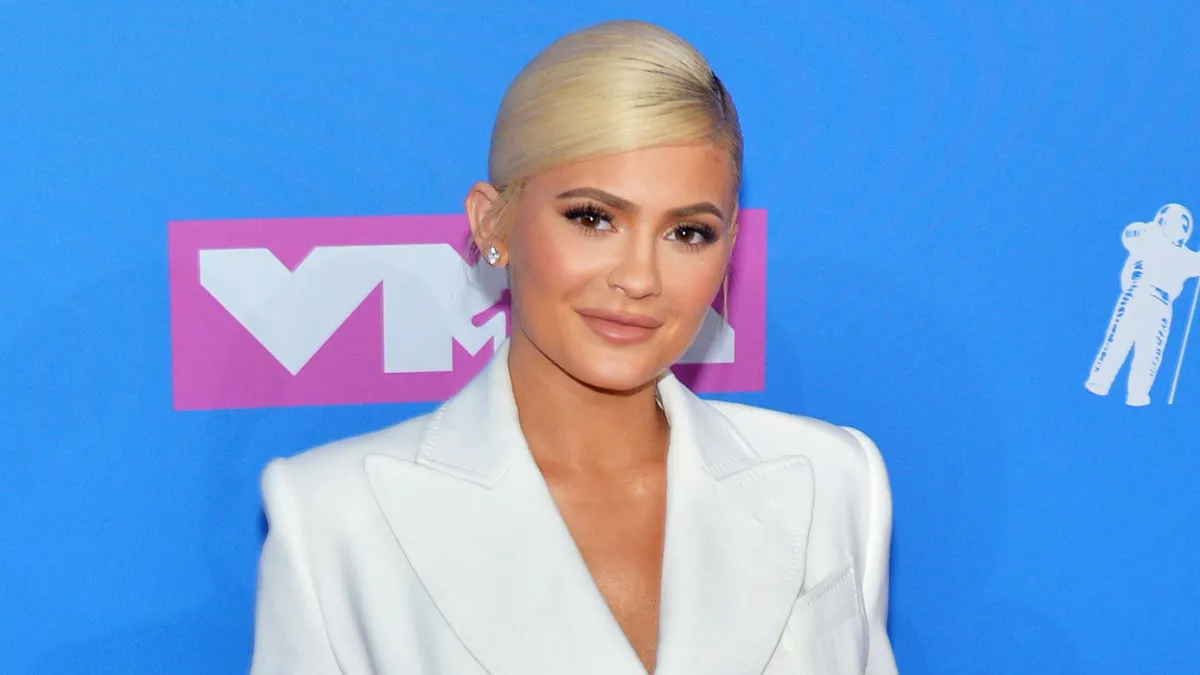 Kylie Jenner Hands Out Food